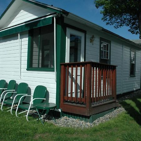Channel Waterfront Cottages Weirs Beach Habitación foto