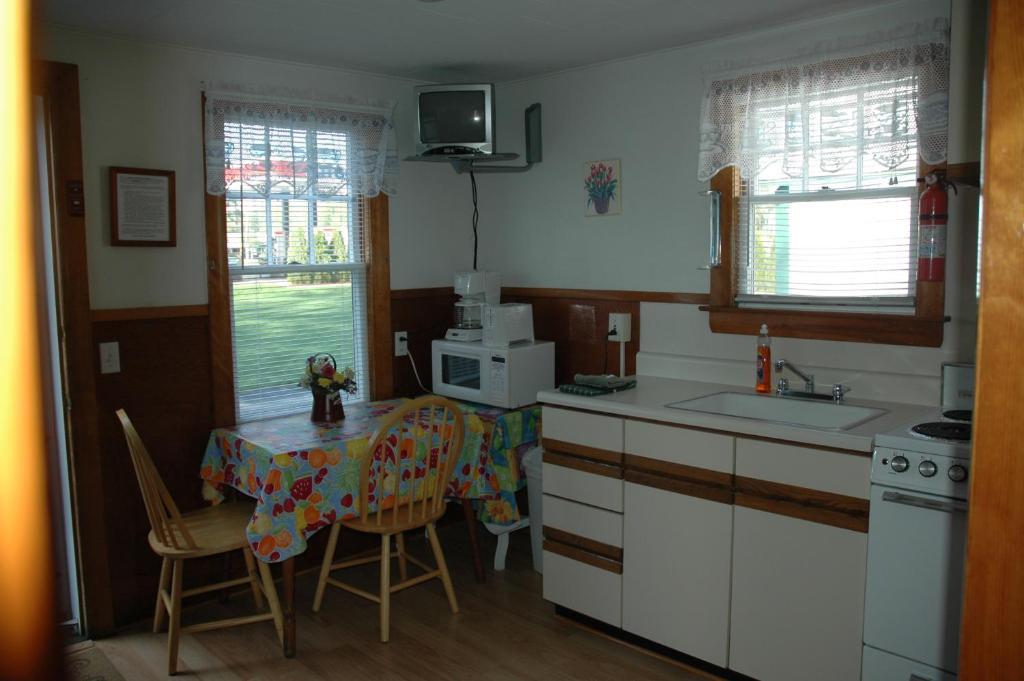 Channel Waterfront Cottages Weirs Beach Habitación foto