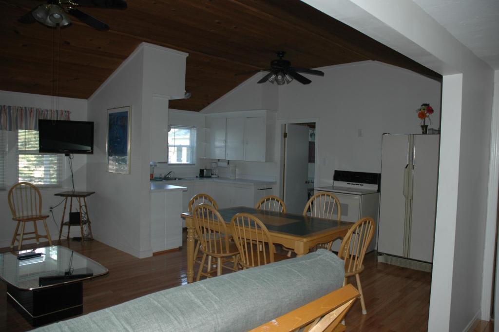 Channel Waterfront Cottages Weirs Beach Habitación foto