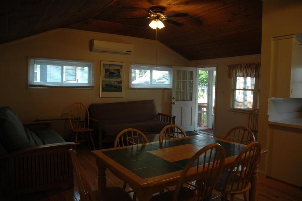 Channel Waterfront Cottages Weirs Beach Habitación foto